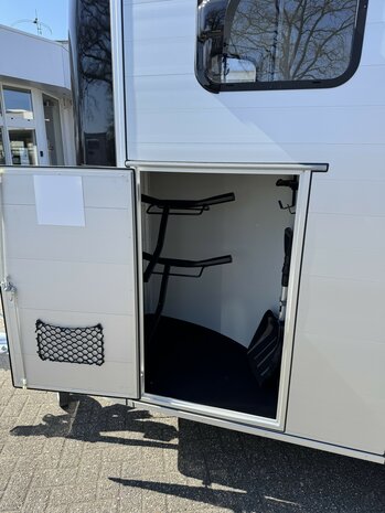 Cheval Libert&eacute; Touring Jumping 2 Paards Zadelkamer