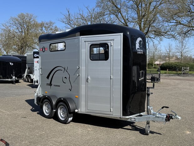 Cheval Libert&eacute; Touring Jumping 2 Paards Zadelkamer