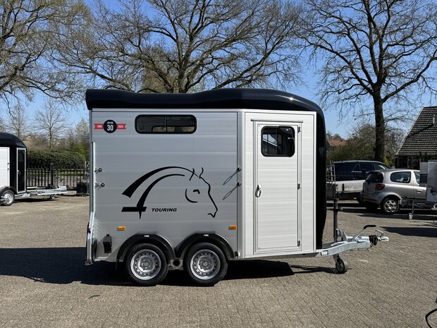 Cheval Libert&eacute; Touring Jumping 2 Paards Zadelkamer