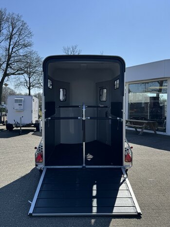 Cheval Libert&eacute; Touring Jumping 2 Paards Zadelkamer