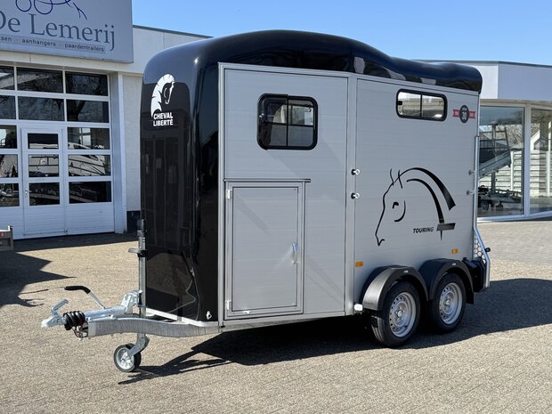 Cheval Libert&eacute; Touring Jumping 2 Paards Zadelkamer