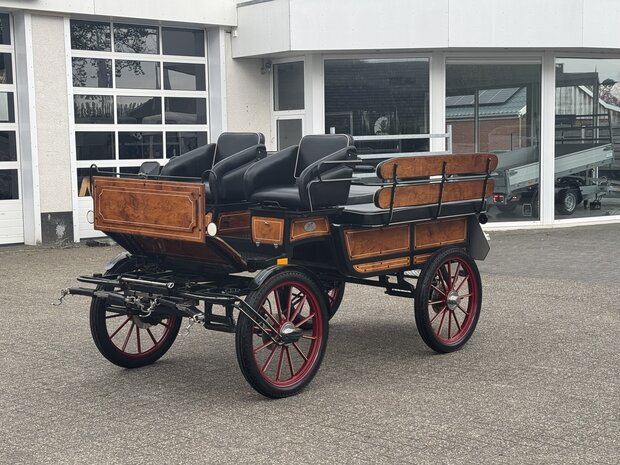 1/2Sp. Doorloopwagen Recreatiewagen Paard 042L