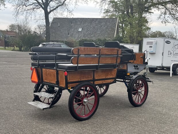 1/2Sp. Doorloopwagen Recreatiewagen Paard 042L