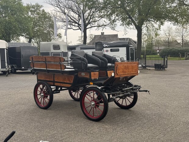 1/2Sp. Doorloopwagen Recreatiewagen Paard 042L