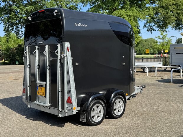 B&uuml;cker Careliner M 2 Paards trailer polyester zadelkamer
