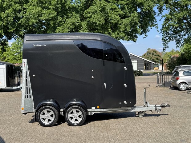 B&uuml;cker Careliner M 2 Paards trailer polyester zadelkamer