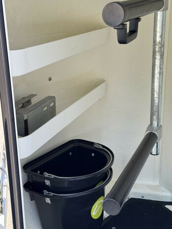 B&uuml;cker Careliner M 2 Paards trailer polyester zadelkamer