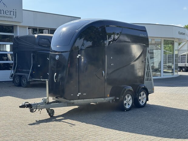 B&uuml;cker Careliner M 2 Paards trailer polyester zadelkamer