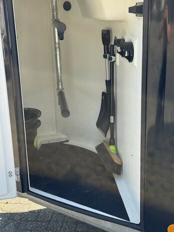 B&uuml;cker Careliner M 2 Paards trailer polyester zadelkamer