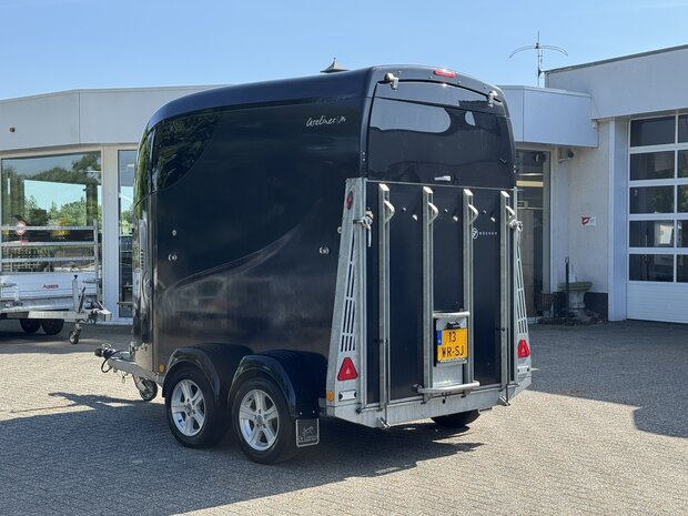 B&uuml;cker Careliner M 2 Paards trailer polyester zadelkamer