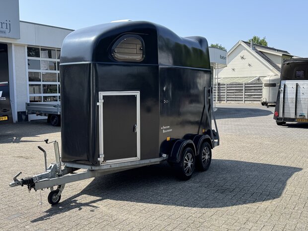 Cheval Libert&eacute; Gold Polyester 2 Paards Zadelkamer
