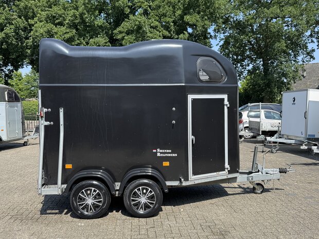 Cheval Libert&eacute; Gold Polyester 2 Paards Zadelkamer