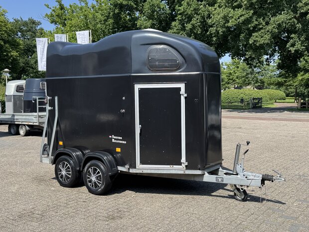 Cheval Libert&eacute; Gold Polyester 2 Paards Zadelkamer