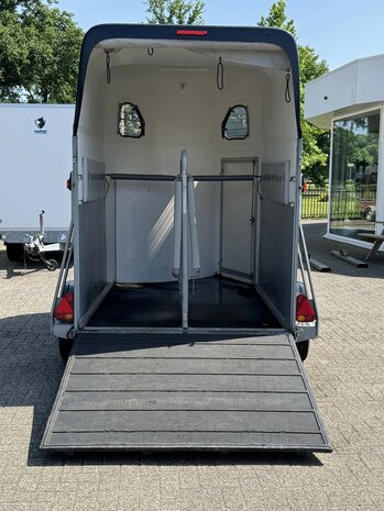 Cheval Libert&eacute; Gold Polyester 2 Paards Zadelkamer