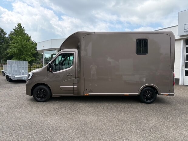 Nieuw! Sodiak Nubia Renault Master Hengstenuitvoering 