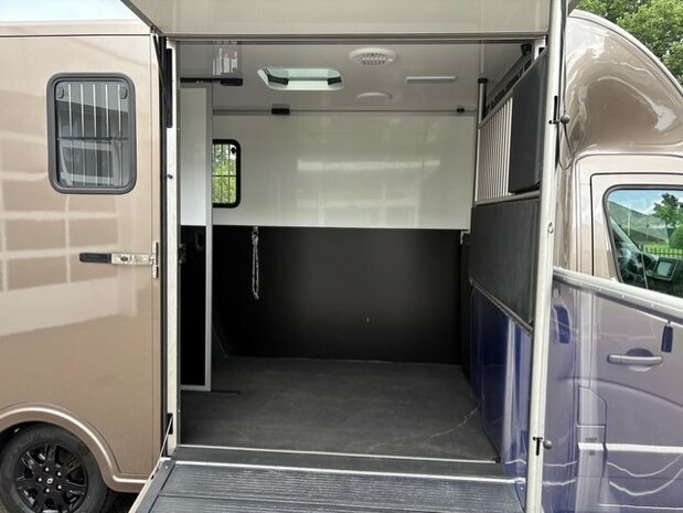 Nieuw! Sodiak Nubia Renault Master Hengstenuitvoering 