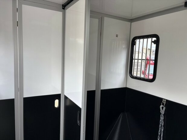 Nieuw! Sodiak Nubia Renault Master Hengstenuitvoering 