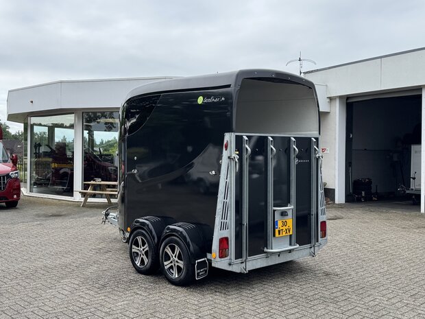 B&uuml;cker Careliner M 2 Paards
