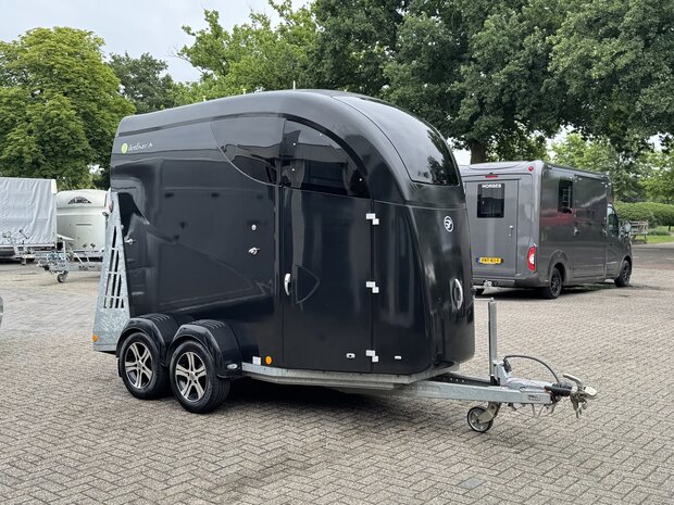 B&uuml;cker Careliner M 2 Paards