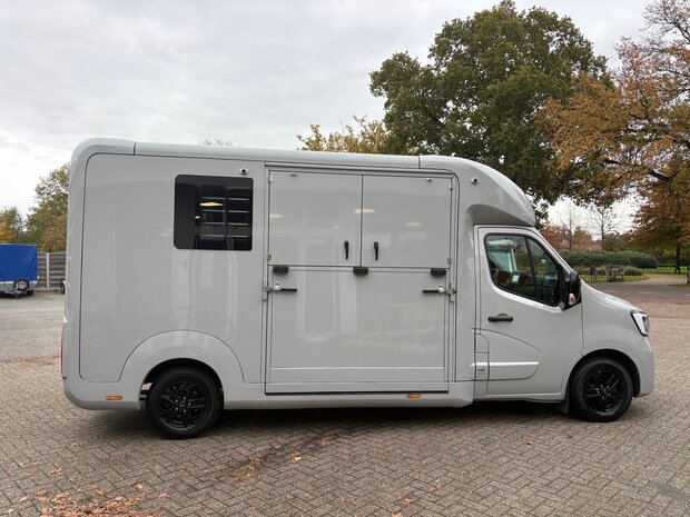 Renault Master STX Hengstenuitvoering Black Edition 2022