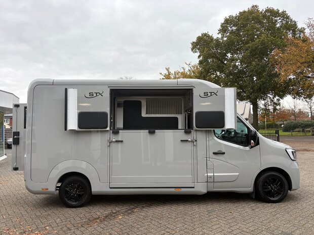 Renault Master STX Hengstenuitvoering Black Edition 2022