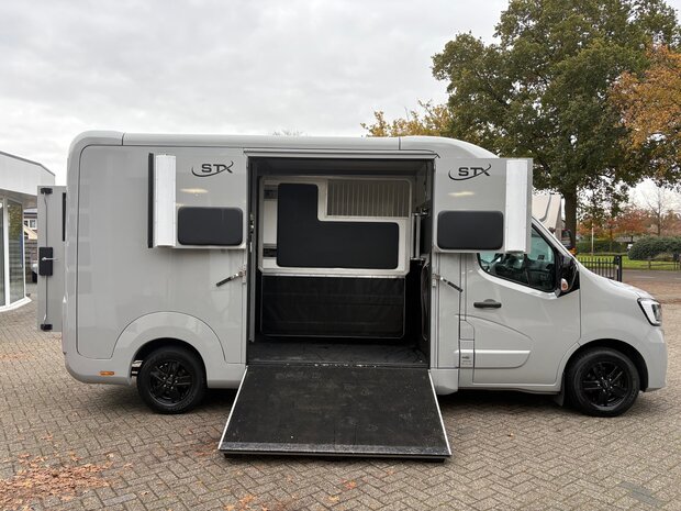 Renault Master STX Hengstenuitvoering Black Edition 2022