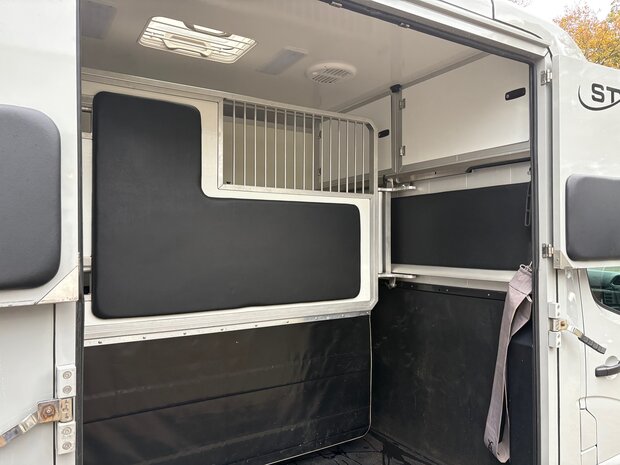 Renault Master STX Hengstenuitvoering Black Edition 2022