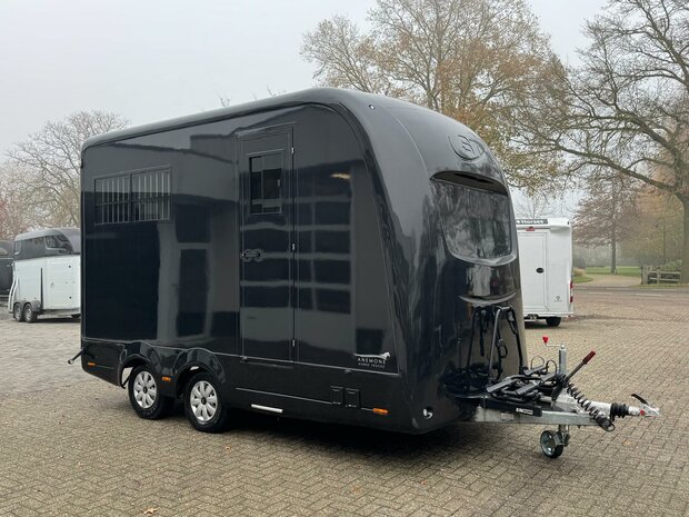 STX Classic Trailer met Living 2 Paards