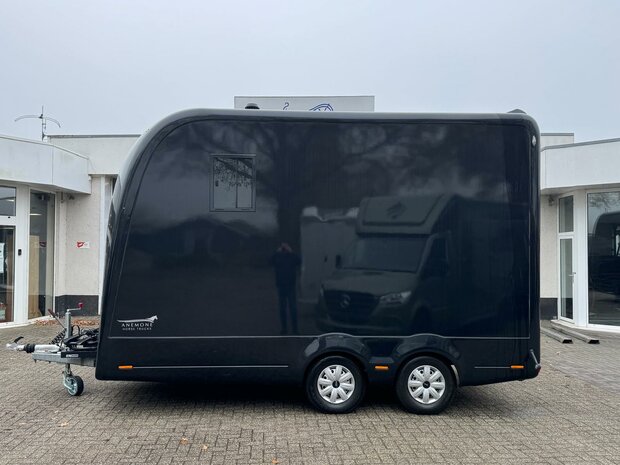 STX Classic Trailer met Living 2 Paards