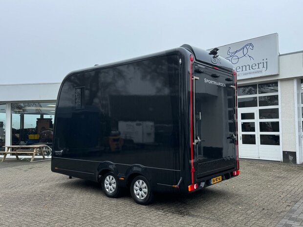 STX Classic Trailer met Living 2 Paards