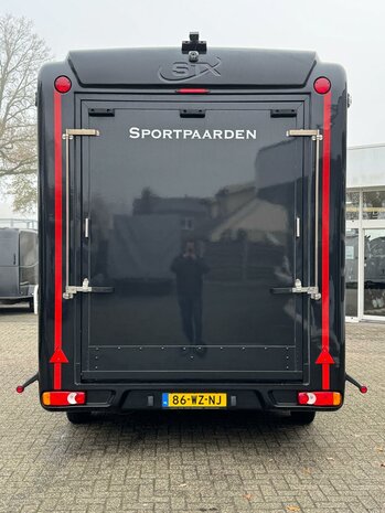 STX Classic Trailer met Living 2 Paards