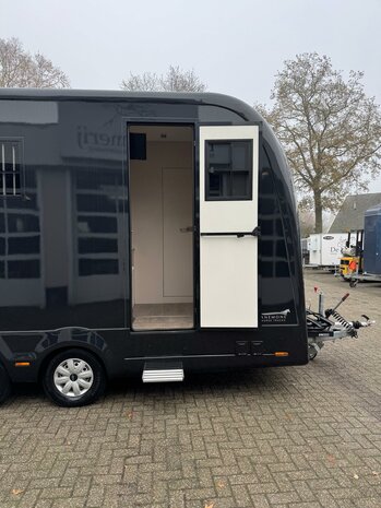 STX Classic Trailer met Living 2 Paards