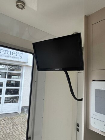 STX Classic Trailer met Living 2 Paards