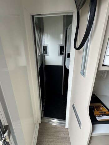 STX Classic Trailer met Living 2 Paards