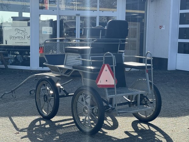 1Sp. Recreatiewagen Van Den Heuvel Paard
