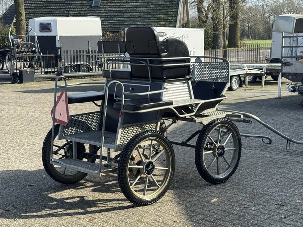 1Sp. Recreatiewagen Van Den Heuvel Paard