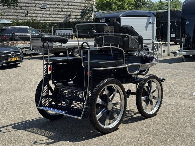 1Sp. Recreatiewagen Leon Cob/Paard 