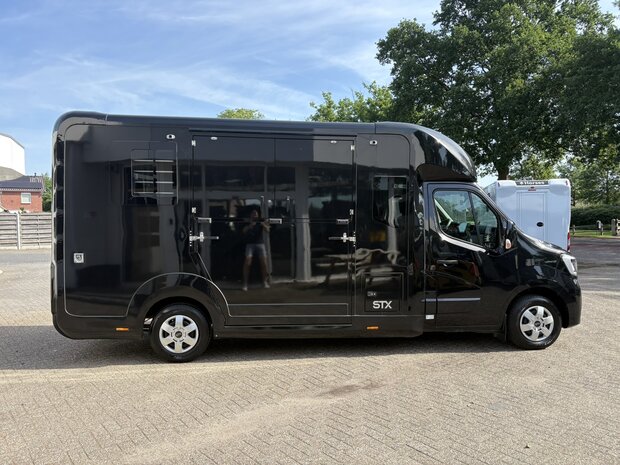 STX Dubbele Cabine Renault Master 2023 Hengstenuitvoering Handbak