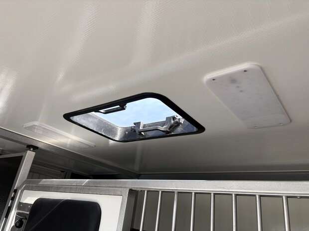 STX Dubbele Cabine Renault Master 2023 Hengstenuitvoering Handbak