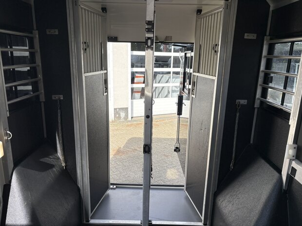 STX Dubbele Cabine Renault Master 2023 Hengstenuitvoering Handbak