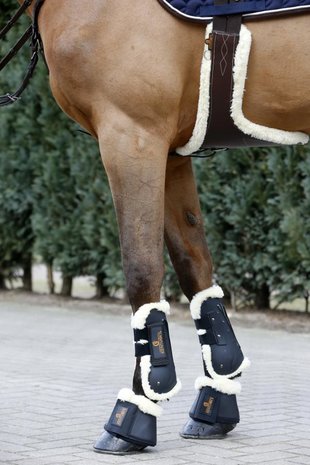 Kentucky scheepskin stud girth 